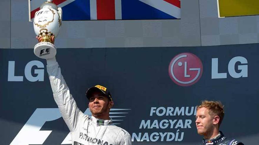 Hamilton gana el Gran Premio de Hungría y Alonso es quinto