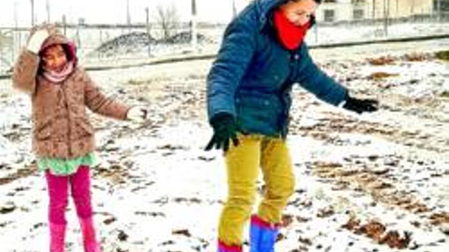 Una importante nevada tiñe de blanco la comarca de Los Pedroches