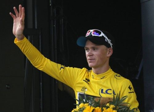 Chris Froome gana la octava etapa del Tour de Francia y se viste con el maillot amarillo