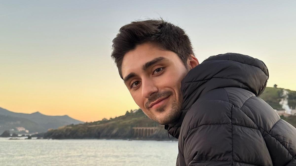 El escritor Jon Azkueta