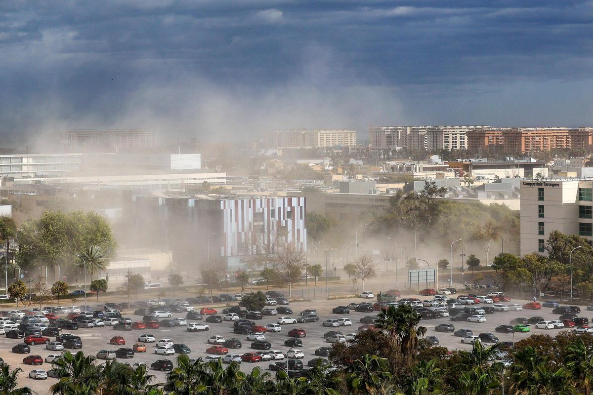 Fuertes rachas de viento en València.