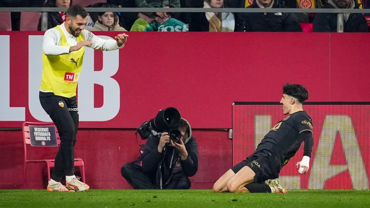 Diego López marca ante el Girona.