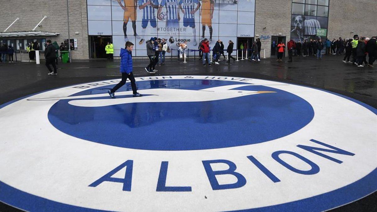 Los positivos en el Brighton pueden hacer aplazar la vuelta de la Premier