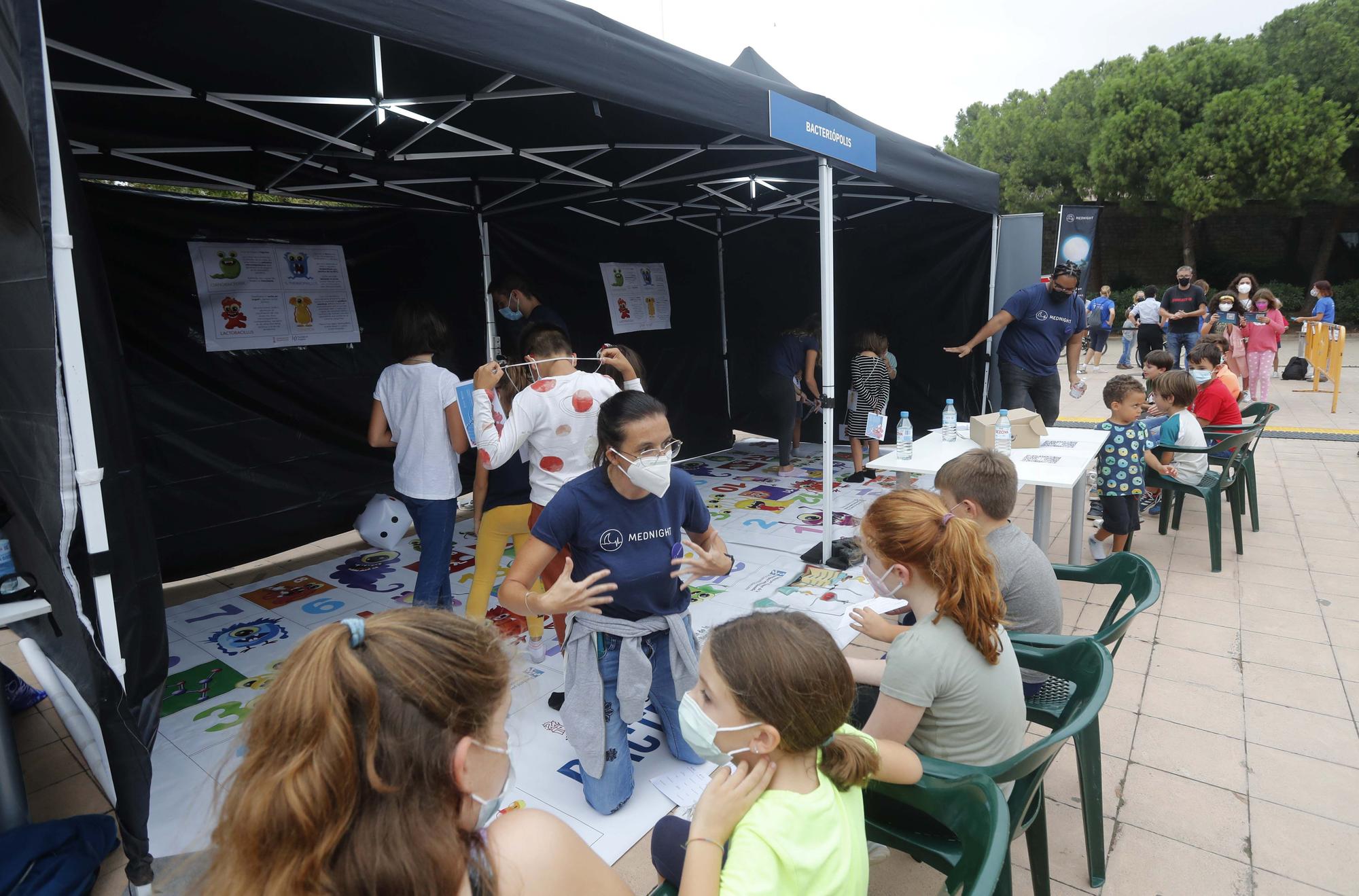 La ‘Nit Mediterrània de les Investigadores’ acerca la ciencia a los niños