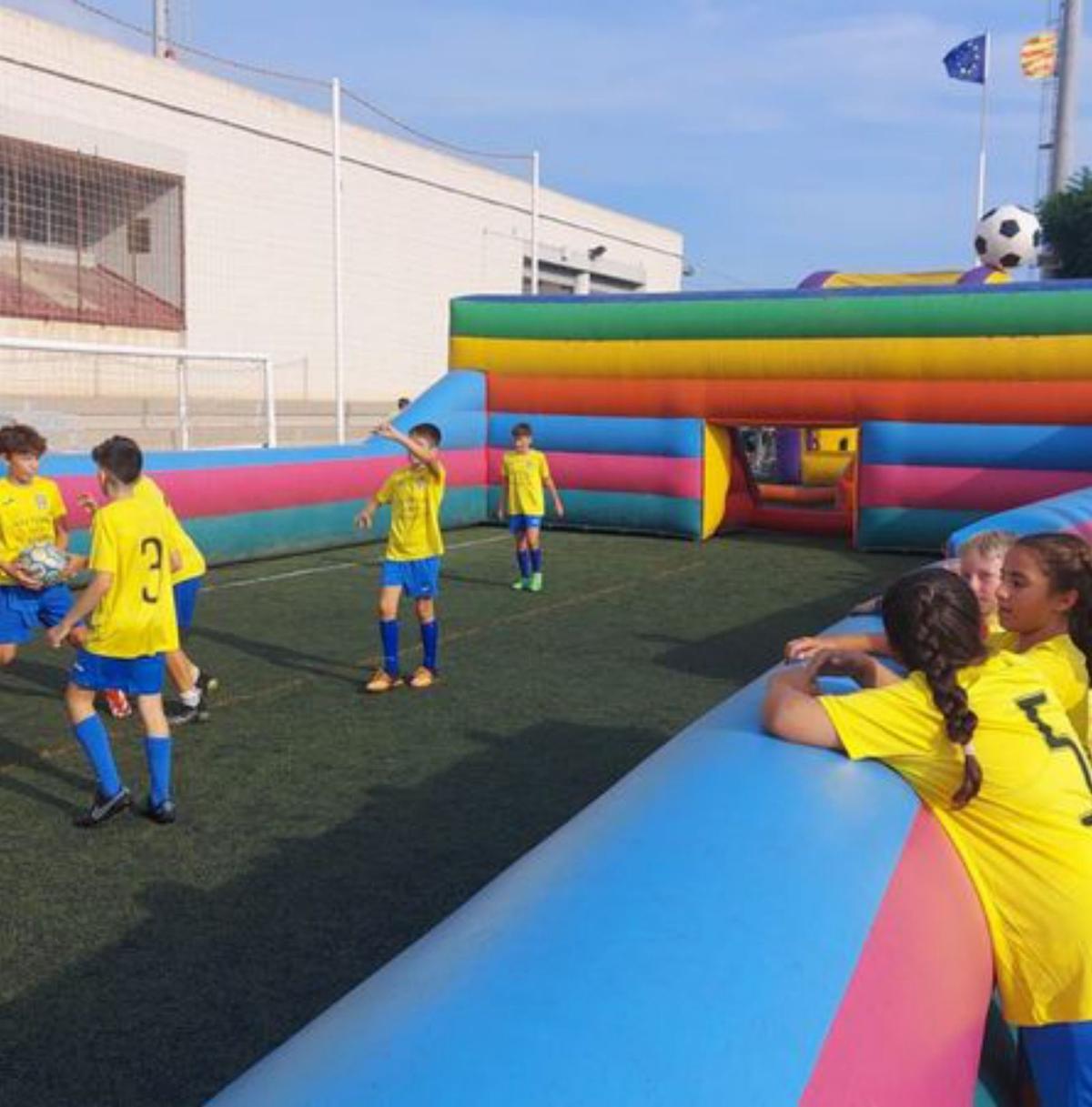 El CD El Campello presenta a su gran familia para la temporada 2022-2023