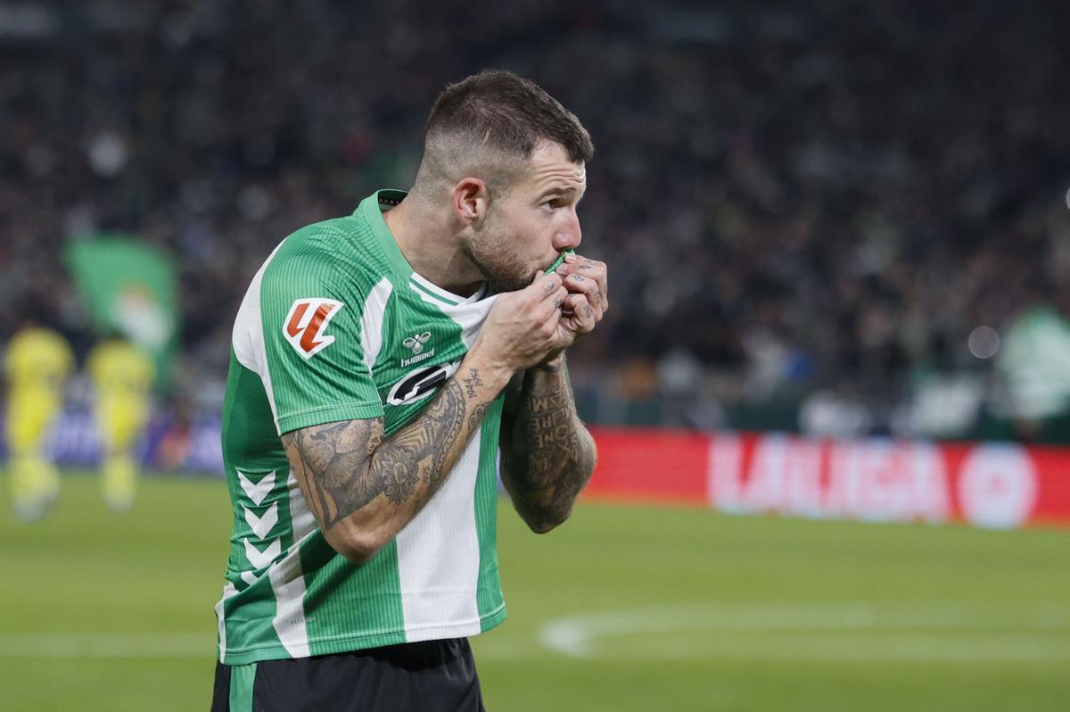 Aitor Ruibal celebra tras marcar durante el Betis-Villarreal de Liga en La Cartuja
