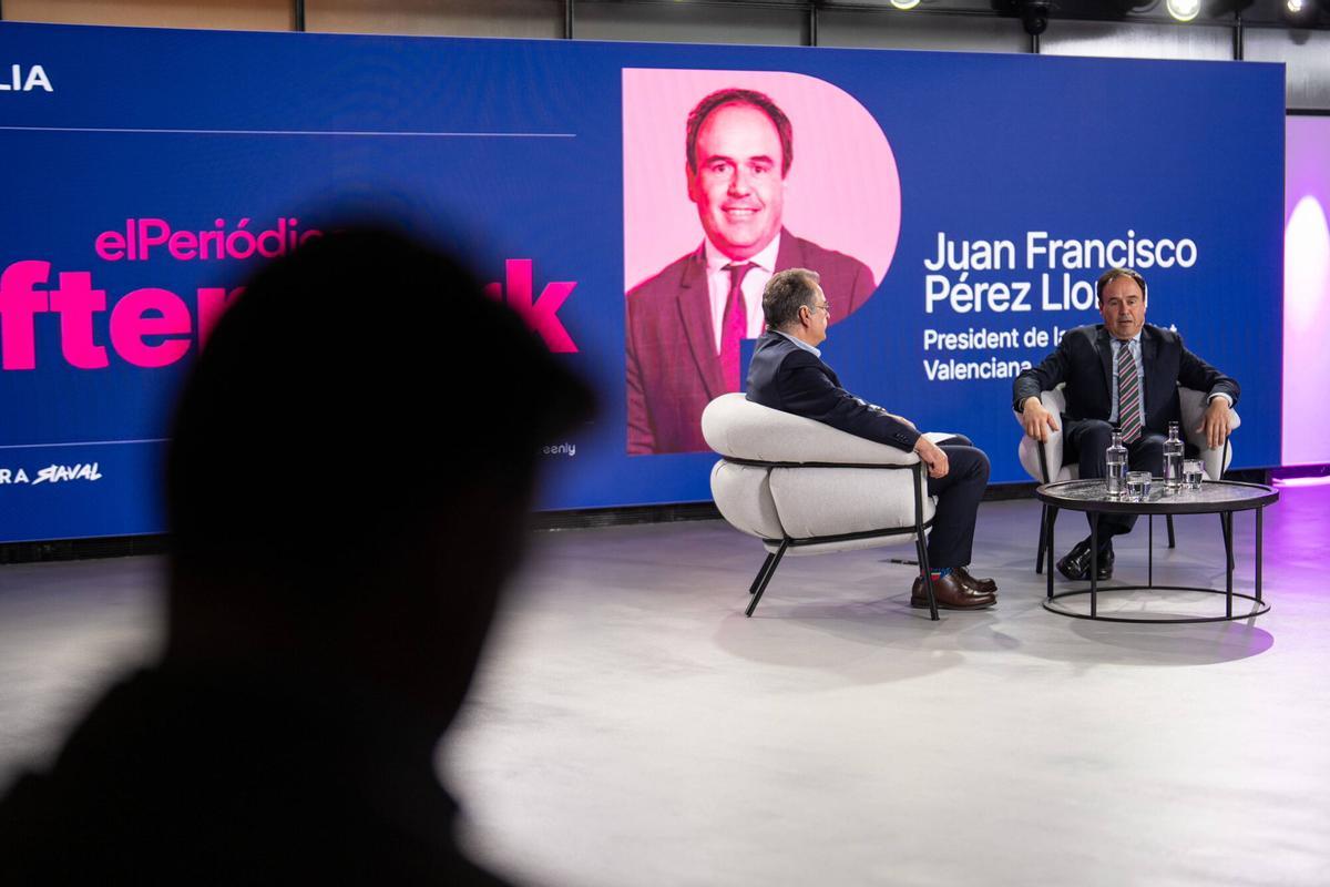 Afterwork en Casa Seat con Juanfran Pérez Llorca, presidente de la Comunitat Valenciana, y Albert Sáez, director de El Periódico, durante un encuentro sobre actualidad política y económica.