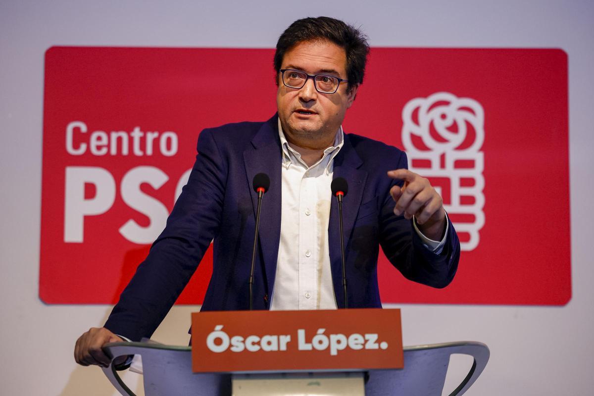 Óscar López.