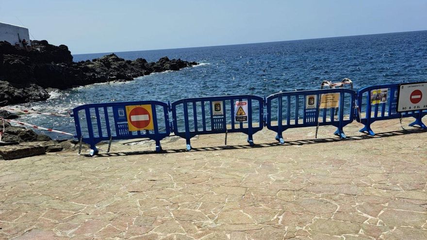 The risk of a building falling forces us to reduce the bathing area of ​​El Tablado