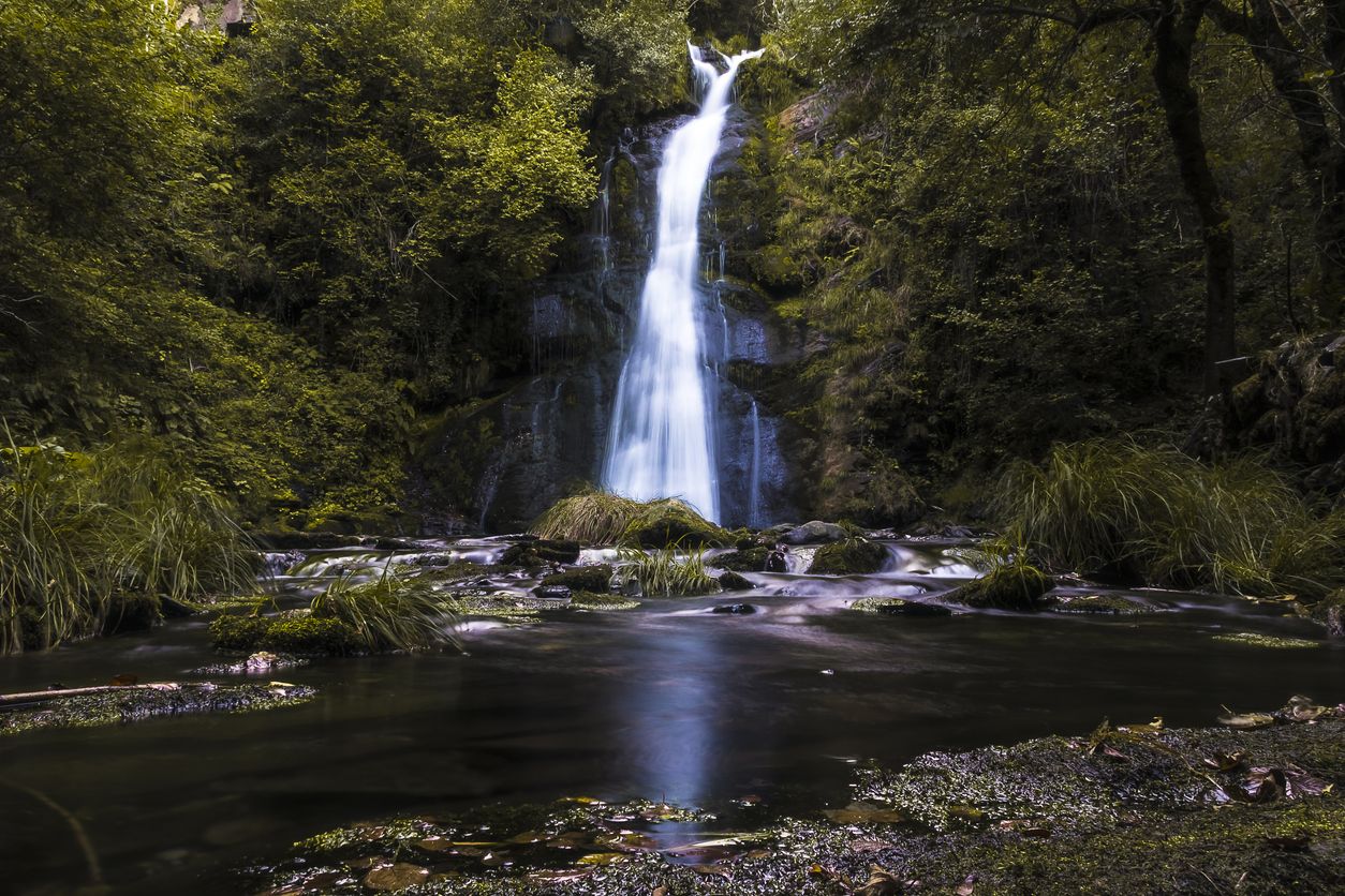 Cascada en la sierra de O Courel, Lugo, Galicia.