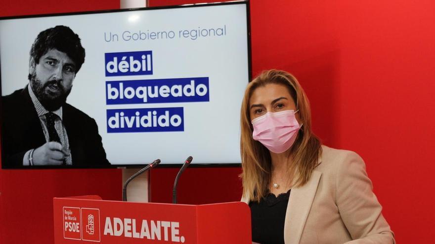 &quot;Débil, bloqueado y dividido&quot;: el PSOE carga contra el Gobierno regional tras una semana de escándalos