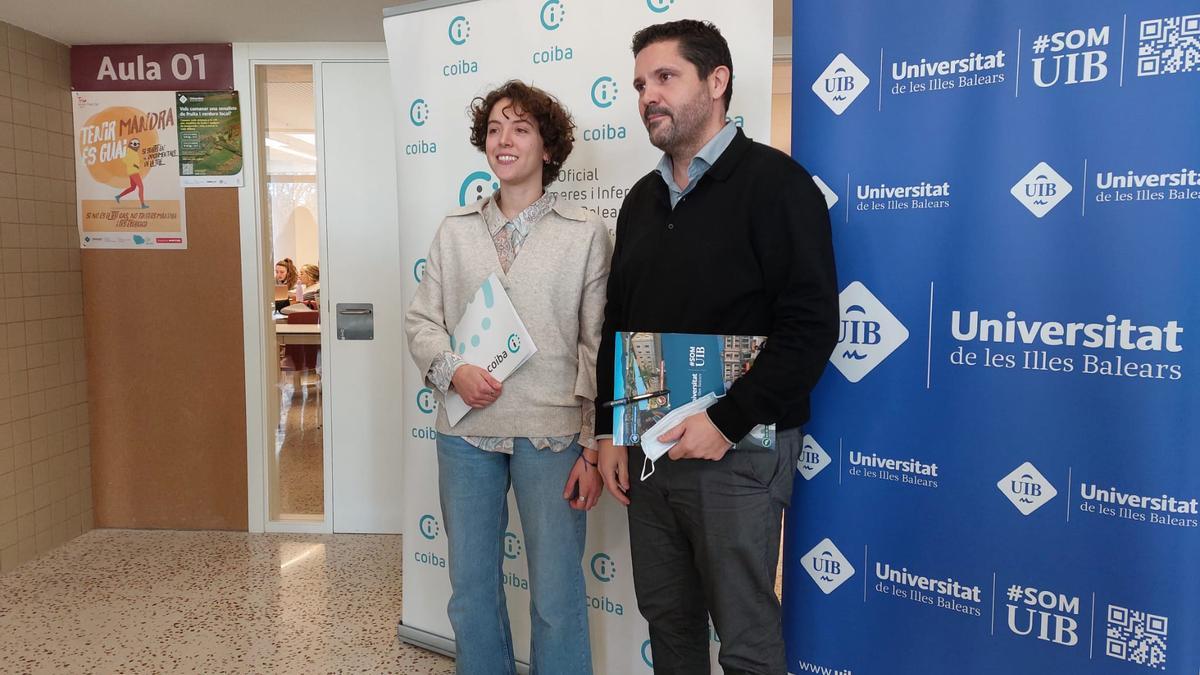 Aina Huguet y Miquel Bennassar durante la presentación de los resultados de la investigación.