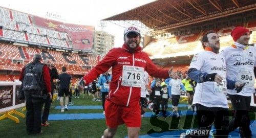 Búscate en la meta de Mestalla