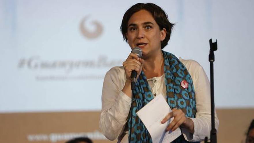 Guanyem Barcelona presenta candidatura en un acto masivo