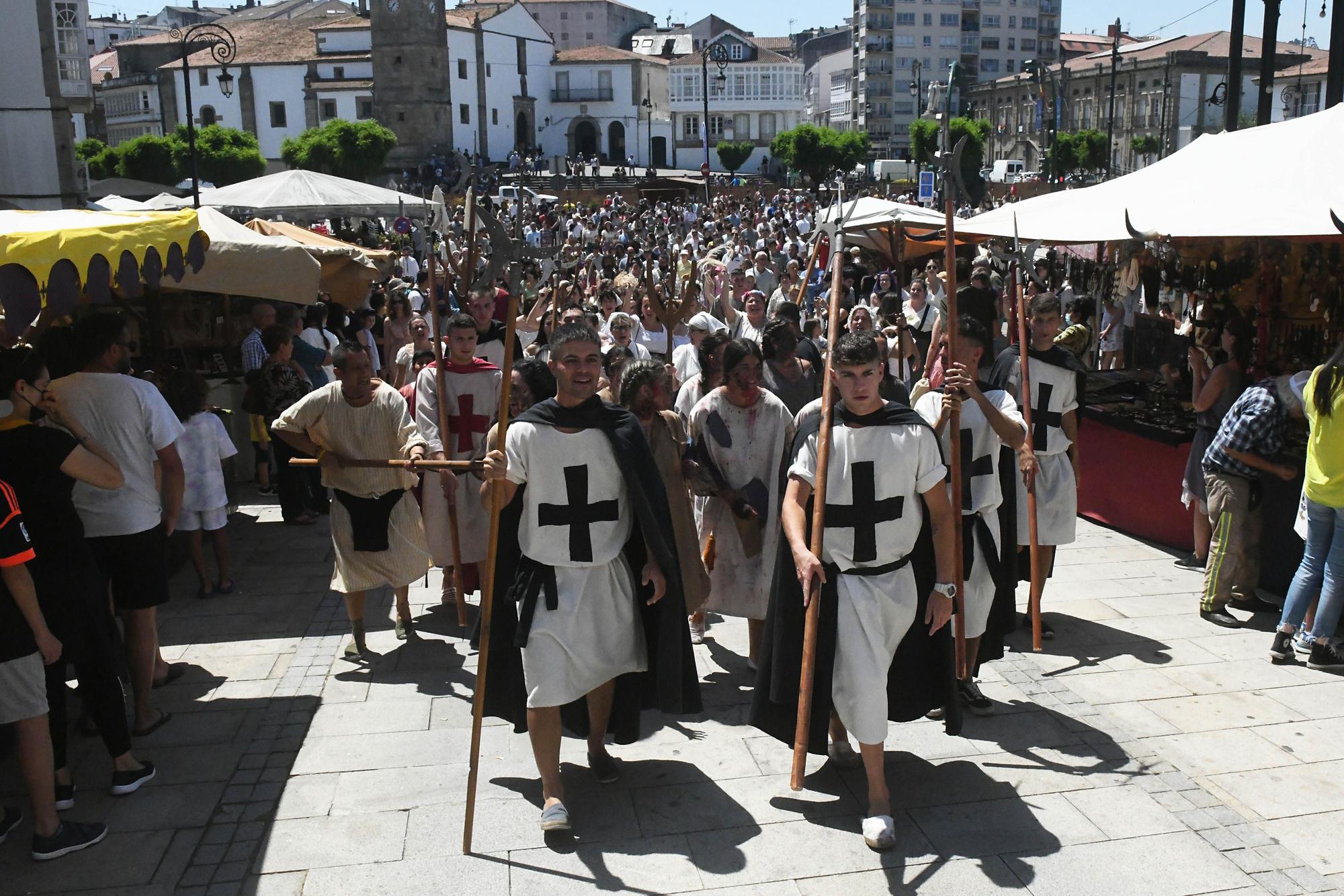 Betanzos cierra su Feira Franca Medieval con la expulsión de los leprosos