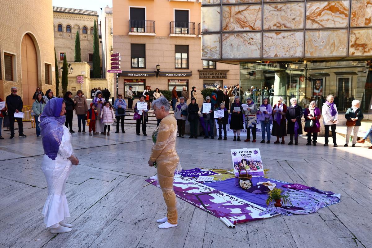 En imágenes |  El movimiento Revuelta de las Mujeres en la Iglesia alza la voz en Zaragoza por la igualdad