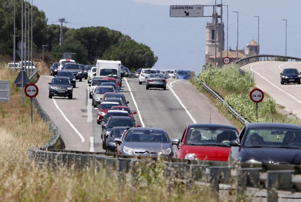 Cues en direcció a la Costa Brava, a l'alçada de Llagostera, en una imatge d'arxiu.