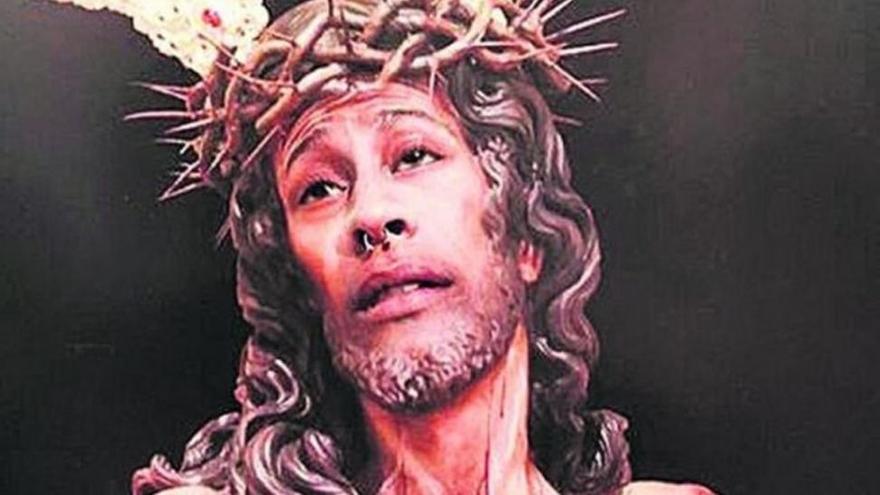 Las redes sociales se alzan contra la multa al joven condenado por un montaje con la foto de Cristo