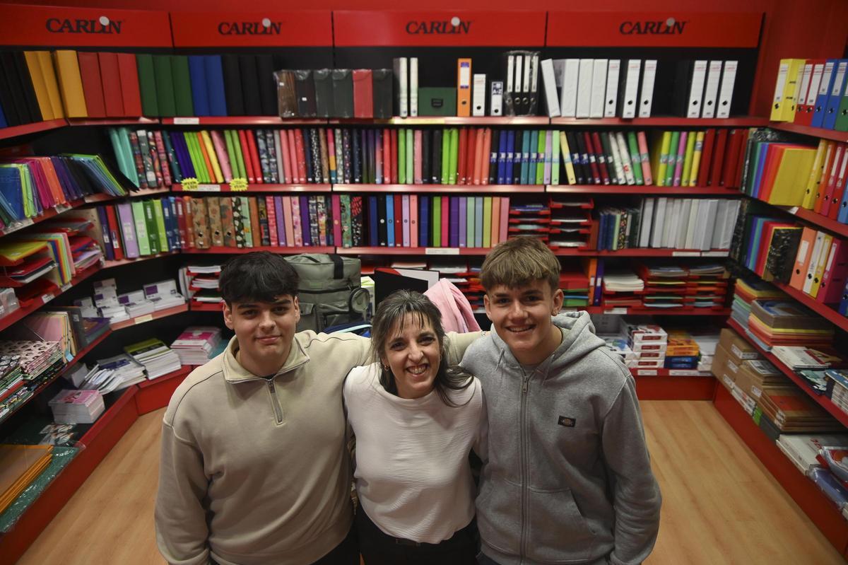 En imágenes | Pili, la papelera más viral de Zaragoza que triunfa en redes con su naturalidad y cercanía