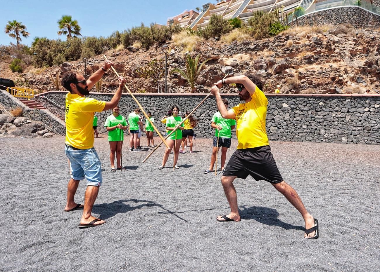 Actividades deportivas y recreativas en la playa de La Nea