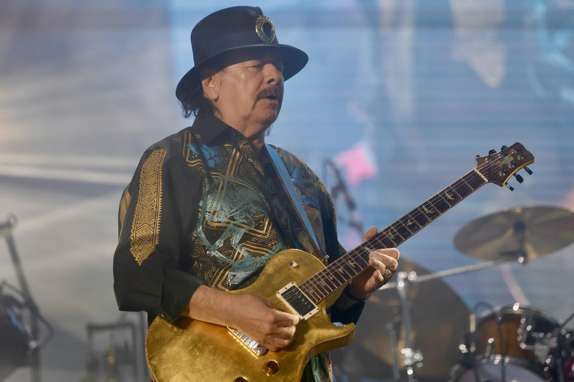 El regreso del legendario guitarrista Carlos Santana a València, en imágenes