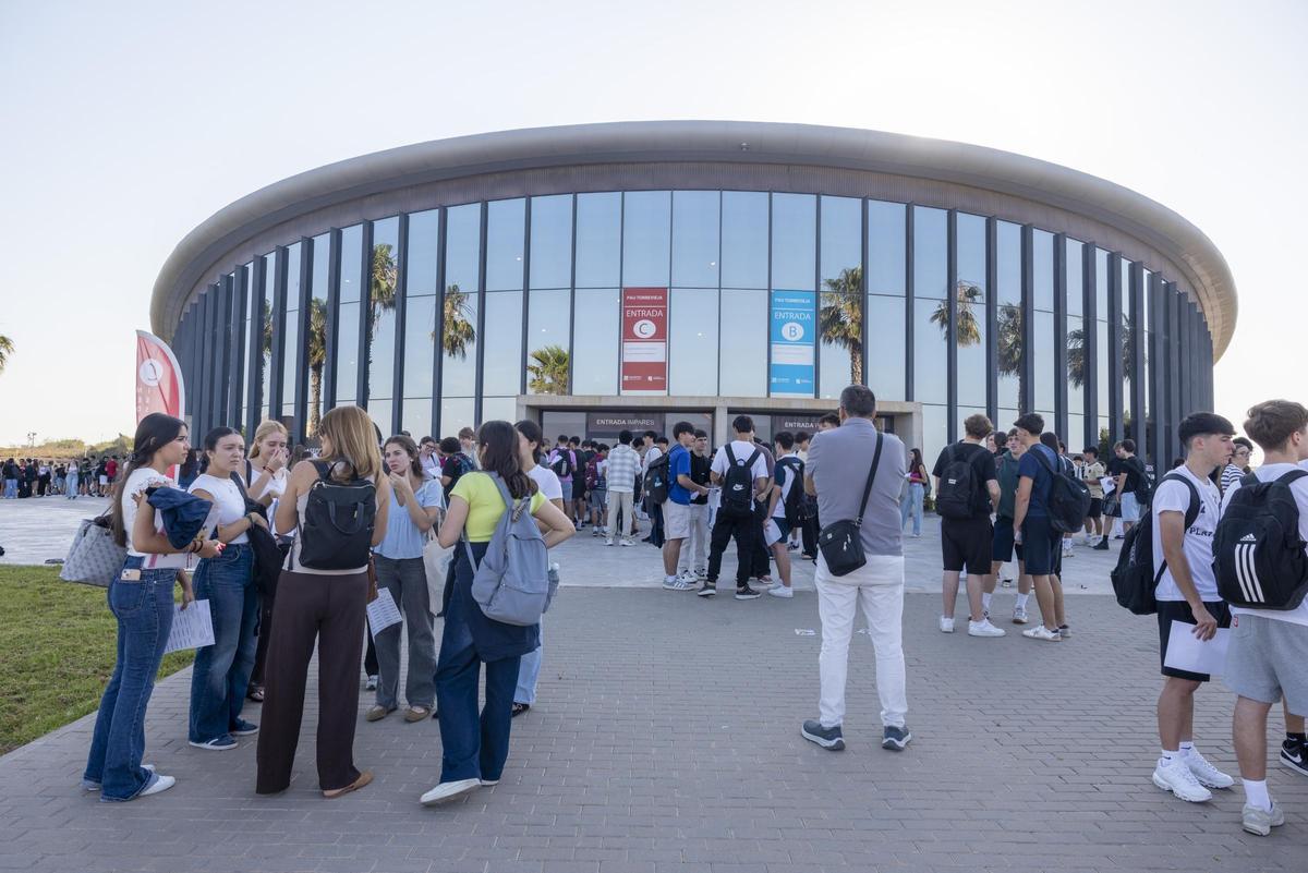 Arrancan los exámenes de la EBAU 2026 en el Auditorio de Torrevieja