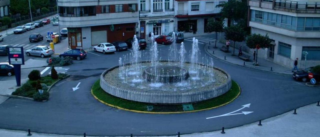 Imagen de la mítica fuente que durante 17 años presidió esta plaza.  // Bernabé/Javier Lalín