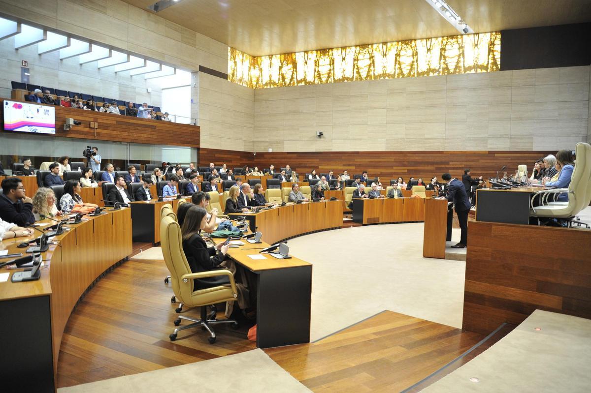 40 años de voz joven en Extremadura ante el reto de quedarse 40 años de voz joven en Extremadura ante el reto de quedarse