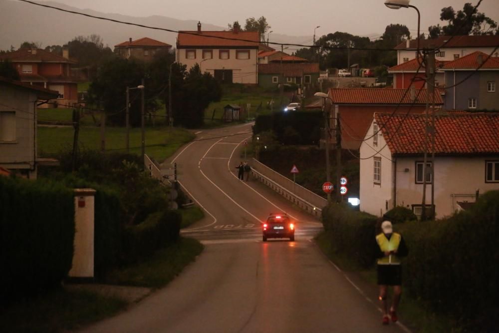 Oscuridad y fuerte olor a humo en toda Asturias