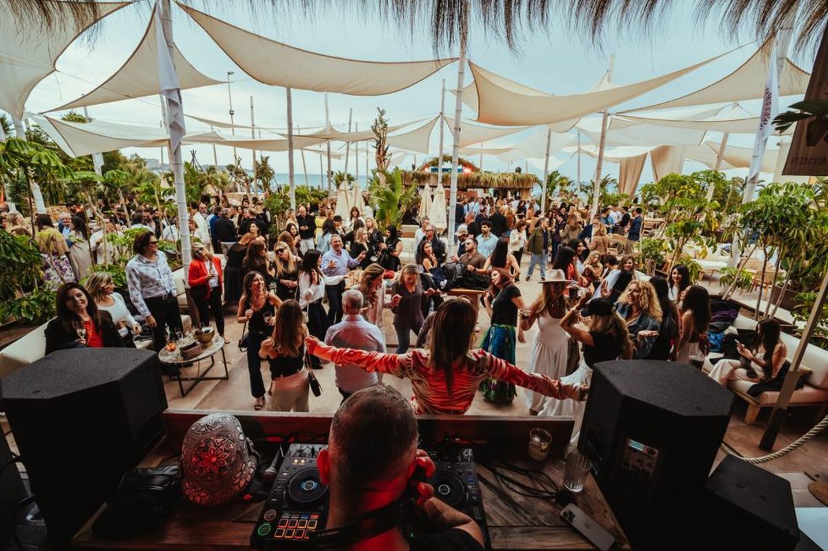 El espacio celebrará su tercer aniversario con la reapertura de su Coast Club y una gran fiesta concebida para activar oficialmente el verano en Alicante.