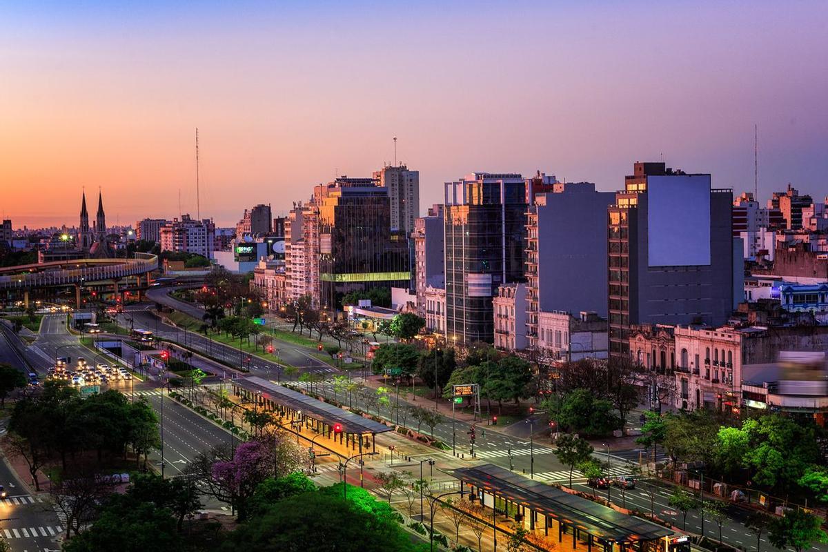 La Avenida 9 de Julio, en Buenos Aires, es la más ancha del mundo.