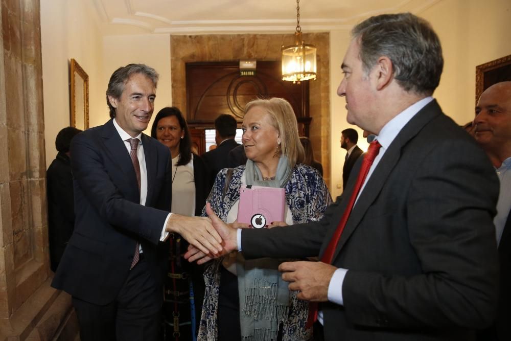 Íñigo de la Serna, Ministro de Fomento, analiza el "Presente y futuro de las infraestructuras en Asturias"