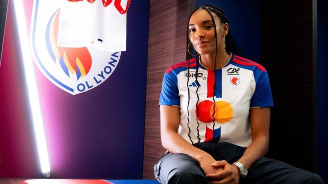 Oficial: El Olympique de Lyon ficha a Salma Paralluelo