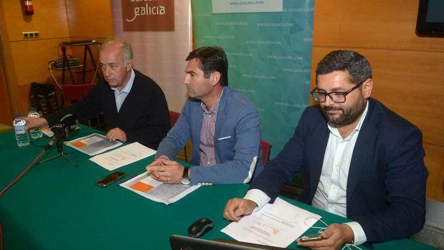 Los representantes de la Mancomunidade do Salnés esperán que se resuelva la falta de lluvia. // N. Parga