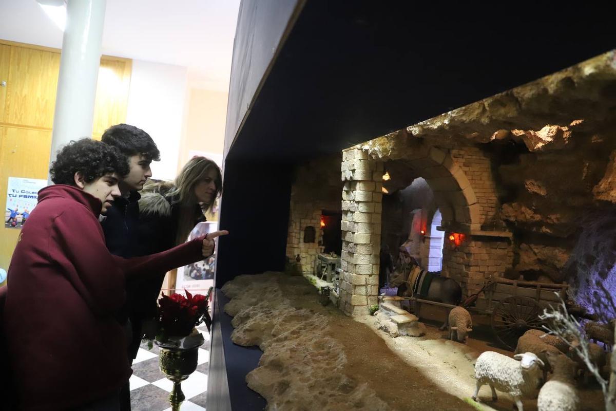 Los primeros premios del concurso de belenes de Cajasur 2024, en imágenes