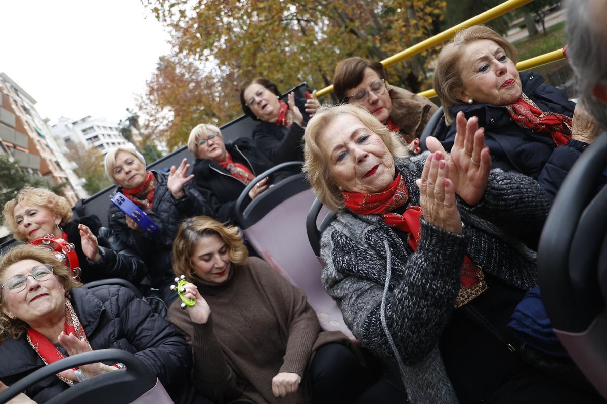 Los mayores llenan la ciudad de villancicos