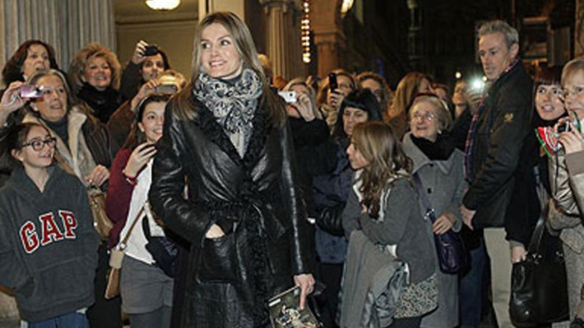 La princesa Letizia, a la salida del Teatro Tívoli de Barcelona esta noche