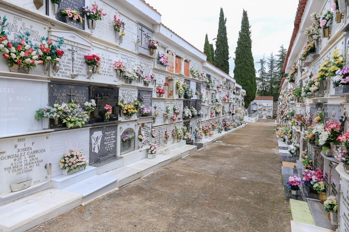 Una imagen del cementerio de la capital extremeña.
