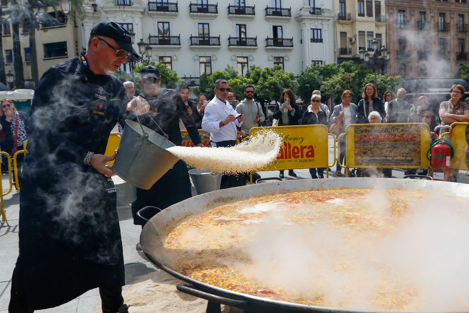 Alicante se vende en Córdoba: arroz, fuego y 'mascletá'