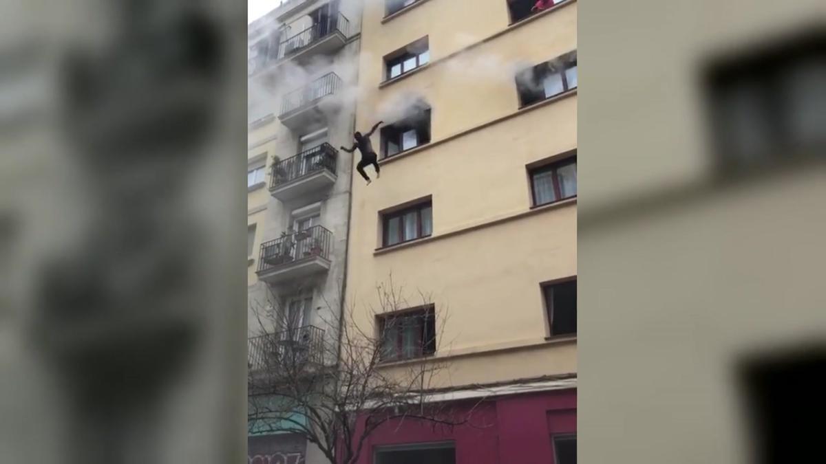 Espectacular incendio en el Hotel Coronado de Barcelona