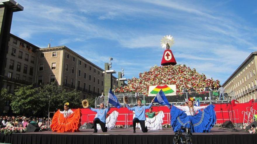 El Ayuntamiento propone depositar en los balcones las flores de la ofrenda a la virgen del Pilar