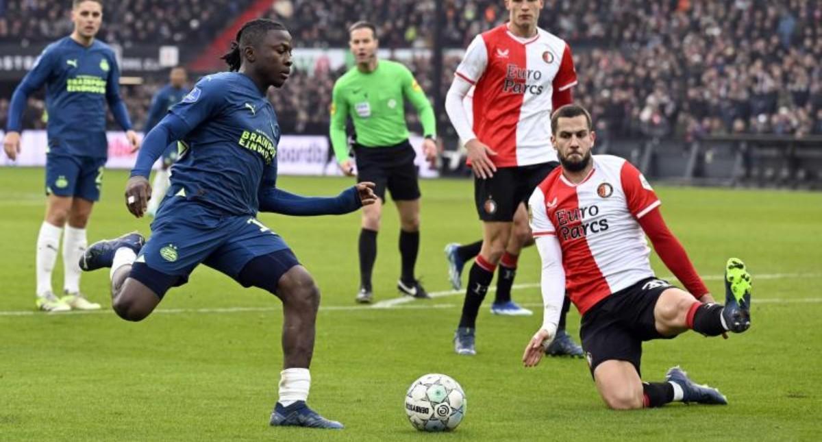 Johan Bakayoko en el partido contra el Feyenoord