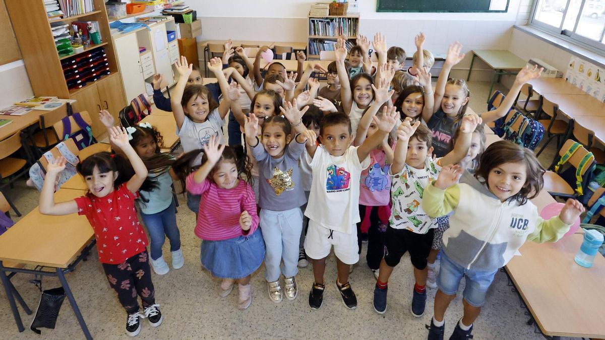 Más de 34.700 estudiantes vigueses vuelven a las aulas... y a las pantallas