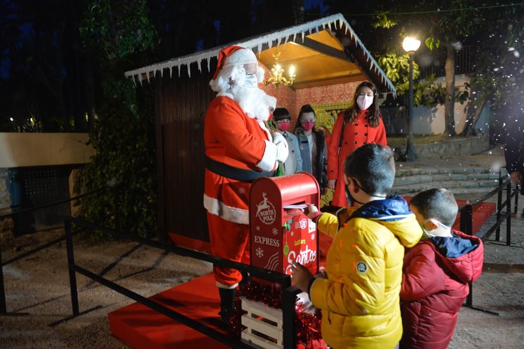 Así llega Papá Noel a Elche