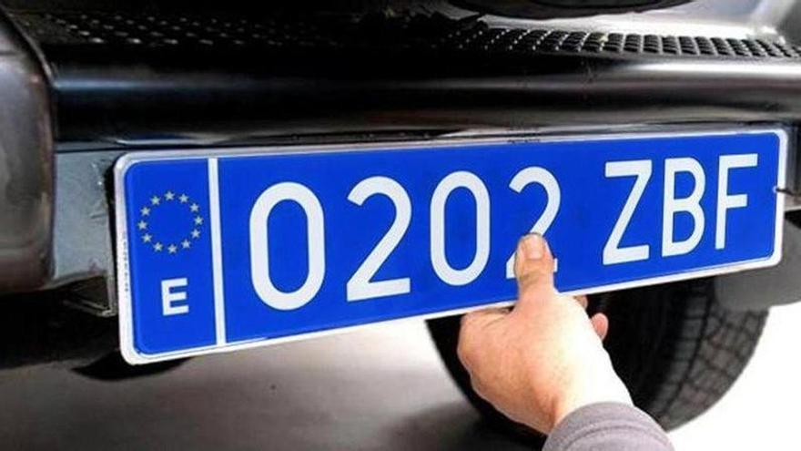 Veus matrícules blaves a la carretera? Aquesta és la raó que desconeixes