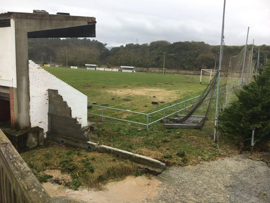 Daños en el campo de fútbol de Tapia