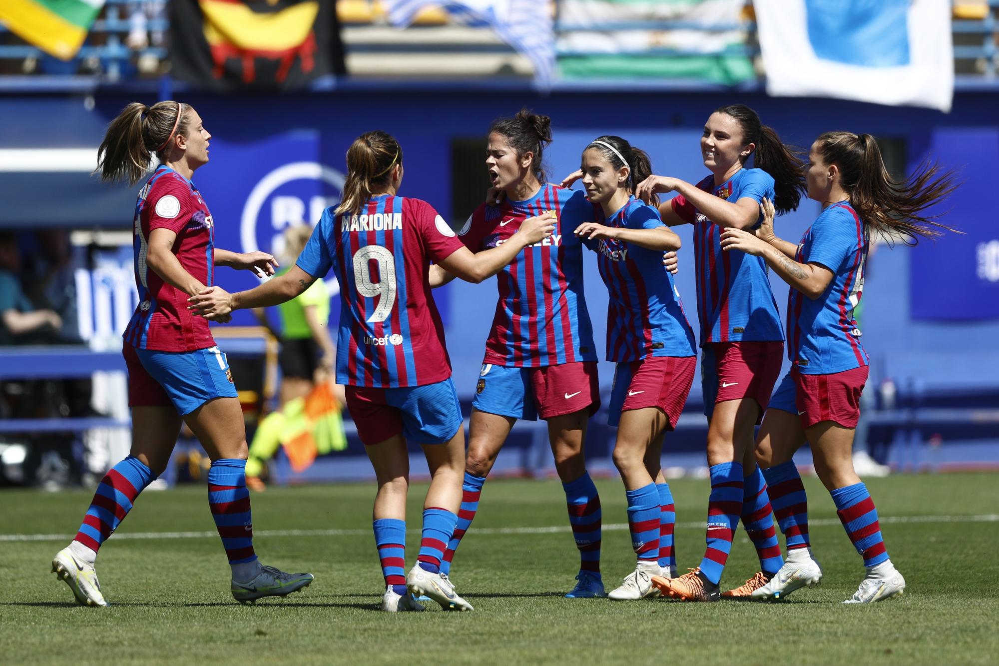 Marta Torrejón celebra el primer gol amb les seves companyes