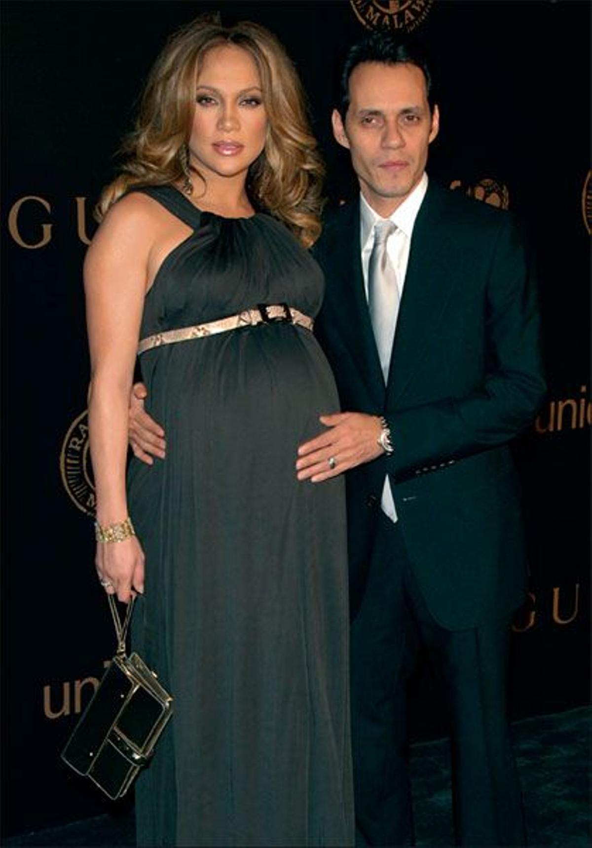 Jennifer Lopez y Marc Anthony presumiendo de barriga. ¿De verdad necesitabas el cinturón J. Lo?