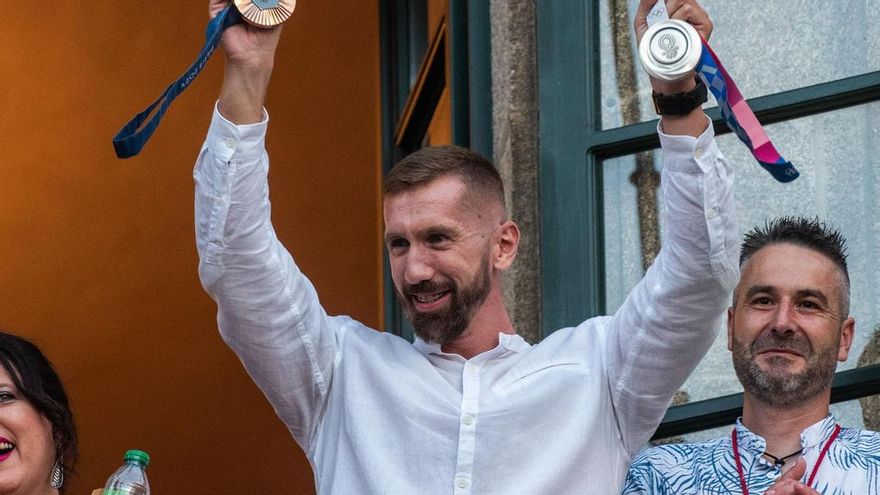 Carlos Arévalo se sube al podio de Betanzos: “Hasta en unos Juegos Olímpicos nos copian el Globo y los Caneiros”
