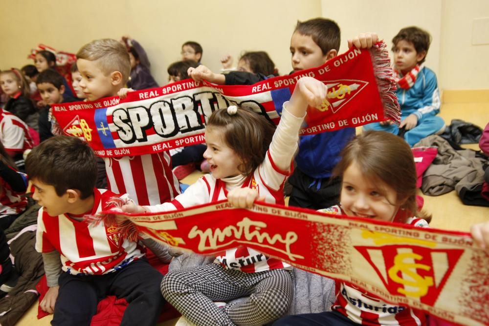 Visita de jugadores del Sporting al colegio Gloria Fuertes de Gijón